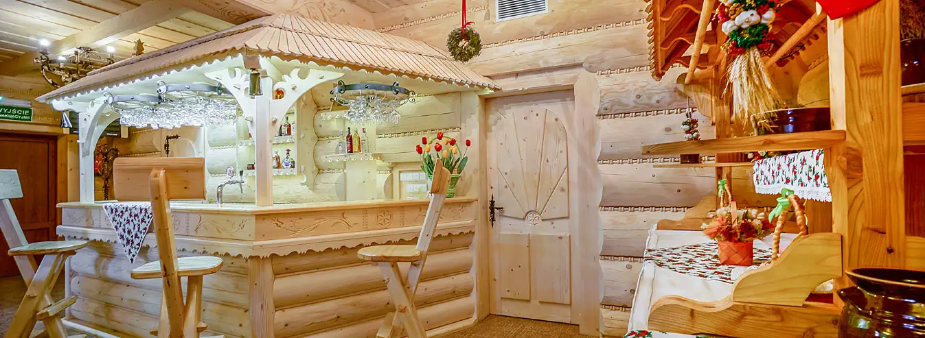 Hotell Białka Tatrzańska Tatry puhkus mägedes Poola - vaade puidust baarile