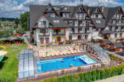 Liptakówka hotell – vaade basseinile