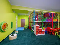 Laste mängutuba – takistused, klotsid, ronimine