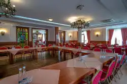 Ühendatud laudadega söögituba – teistsugune lähenemine