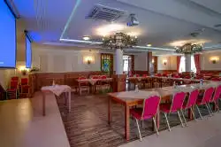 Ühendatud söögilauad – külgvaade